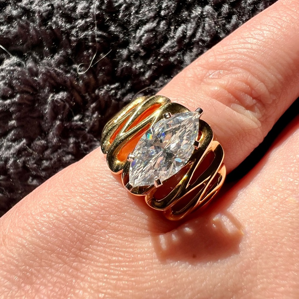 18KT G.E. Ring with Crystal Centerpiece